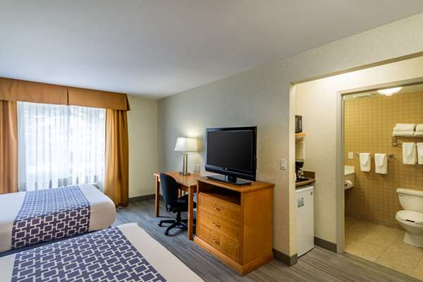  - Econo Lodge Inn & Suites University Calgary
