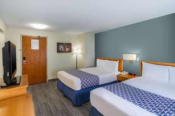  - Econo Lodge Inn & Suites University Calgary