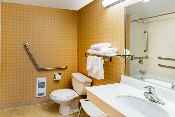  - Econo Lodge Inn & Suites University Calgary