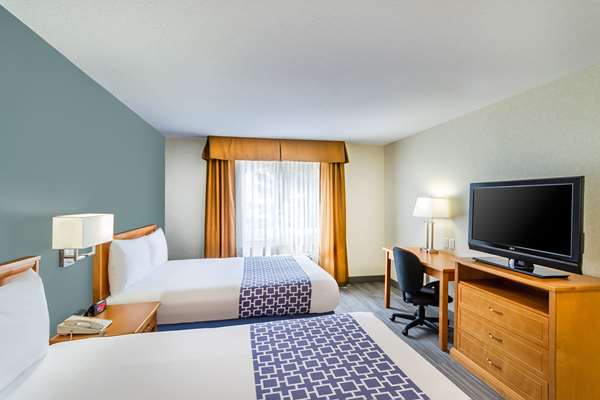  - Econo Lodge Inn & Suites University Calgary