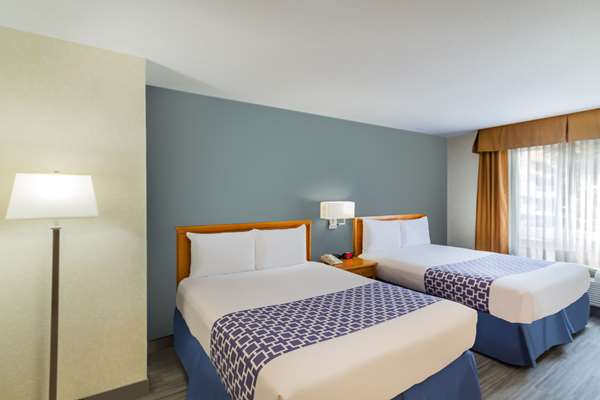  - Econo Lodge Inn & Suites University Calgary
