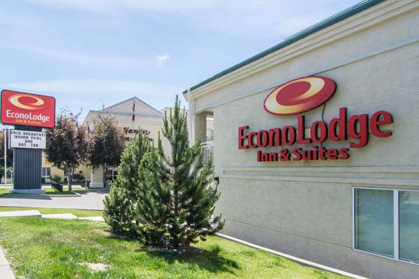 Exterior view - Econo Lodge Inn & Suites University Calgary