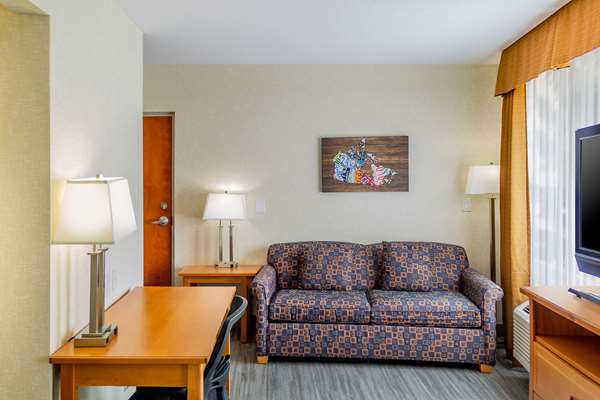  - Econo Lodge Inn & Suites University Calgary