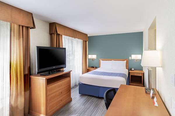  - Econo Lodge Inn & Suites University Calgary