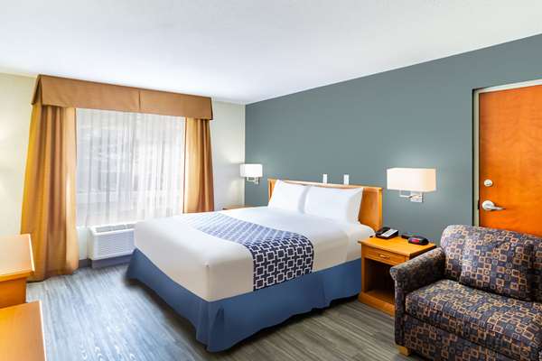  - Econo Lodge Inn & Suites University Calgary