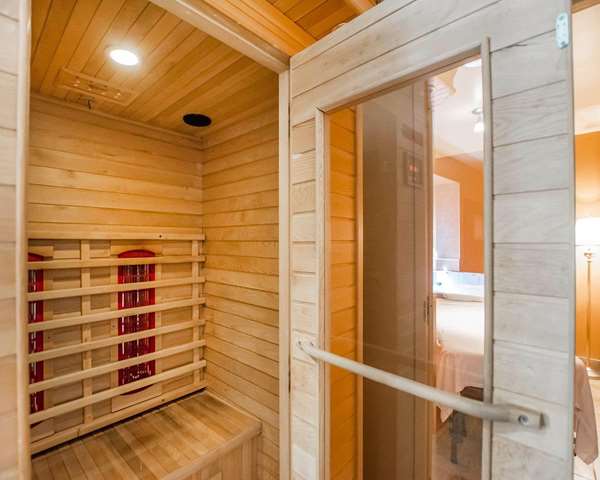 Pool - Comfort Inn Mont Laurier