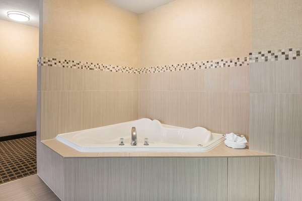  - Quality Inn & Suites Downtown Windsor