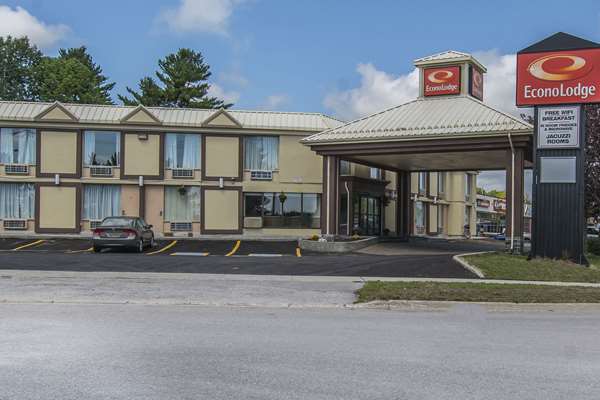 Exterior view - Econo Lodge Orillia