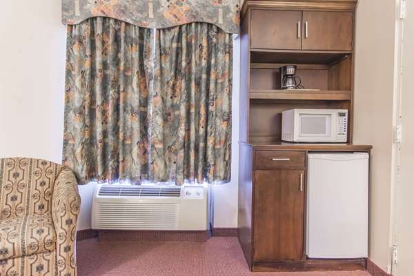  - Econo Lodge Orillia