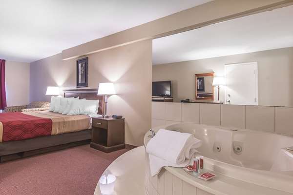  - Econo Lodge Orillia