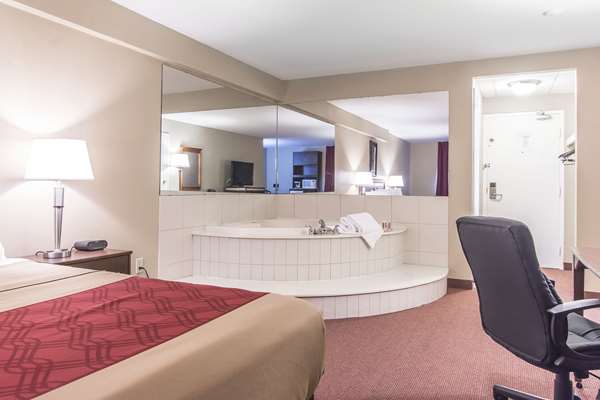  - Econo Lodge Orillia