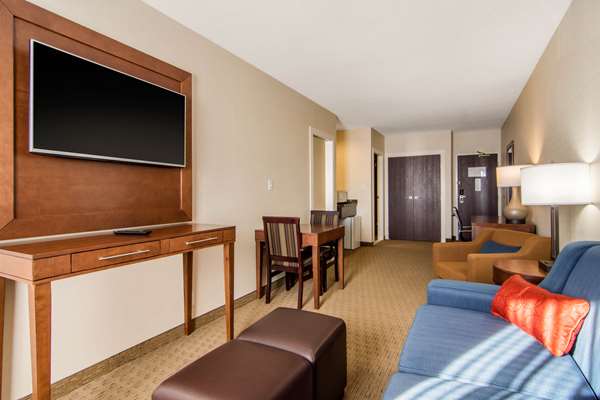 Suite - Comfort Inn & Suites Medicine Hat