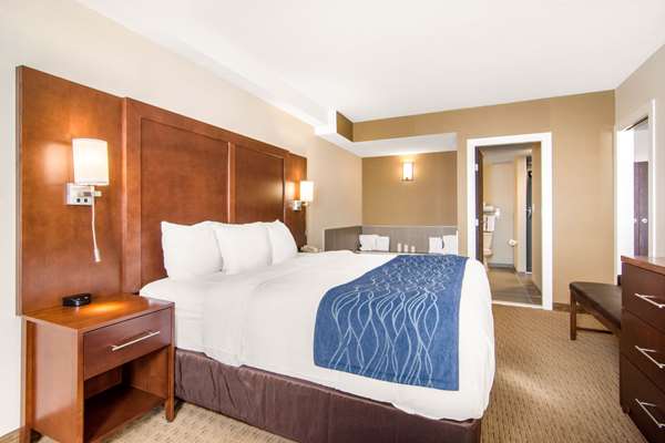 Suite - Comfort Inn & Suites Medicine Hat