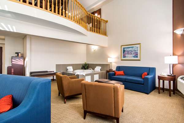 Suite - Comfort Inn & Suites Medicine Hat