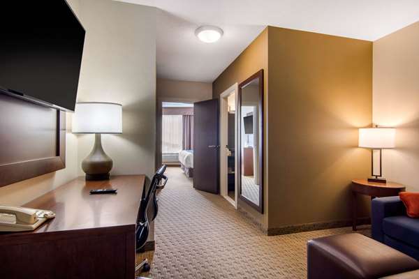 Suite - Comfort Inn & Suites Medicine Hat