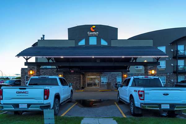 Exterior view - Comfort Inn & Suites Medicine Hat
