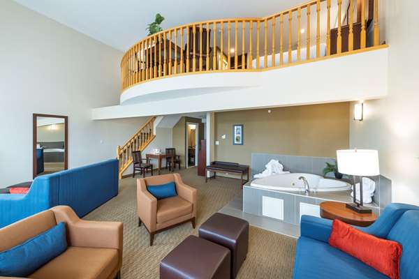 Suite - Comfort Inn & Suites Medicine Hat