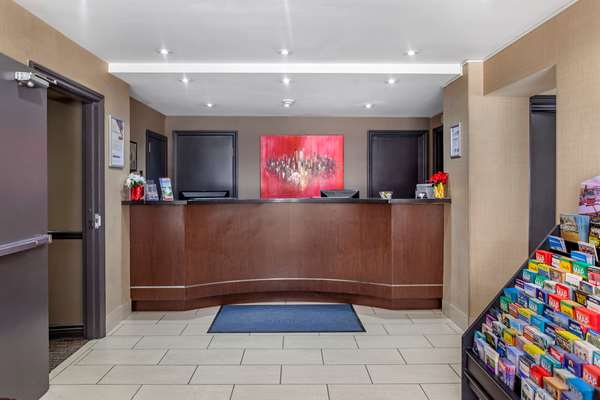  - Econo Lodge Inn & Suites Toronto