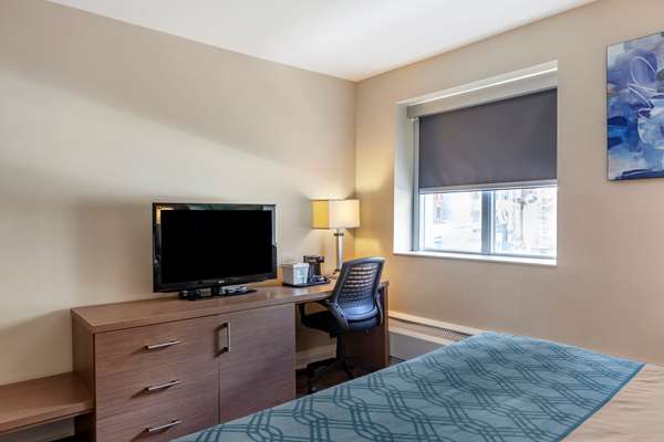  - Econo Lodge Inn & Suites Toronto