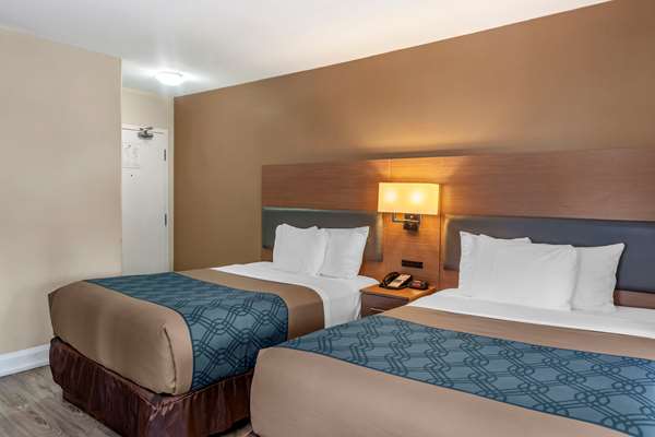  - Econo Lodge Inn & Suites Toronto
