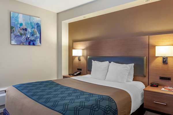  - Econo Lodge Inn & Suites Toronto