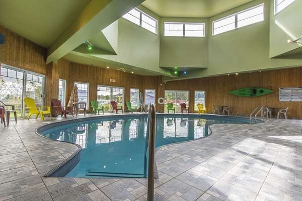 Pool - Quality Inn Riviere du Loup