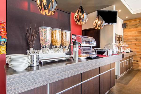 Amenities - Econo Lodge Inn St Apollinaire