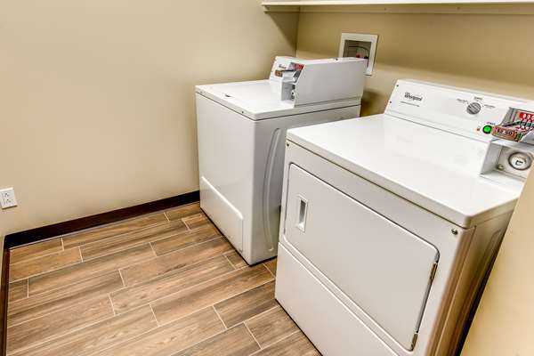 Amenities - Econo Lodge Inn St Apollinaire