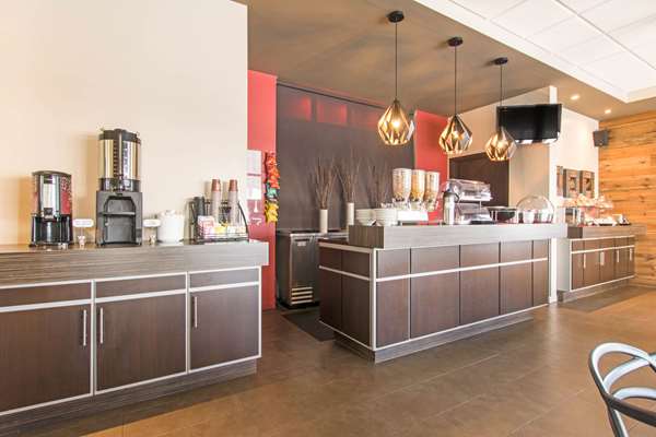 Amenities - Econo Lodge Inn St Apollinaire