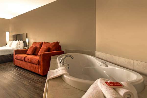  - Econo Lodge Inn St Apollinaire