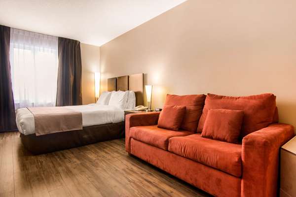  - Econo Lodge Inn St Apollinaire