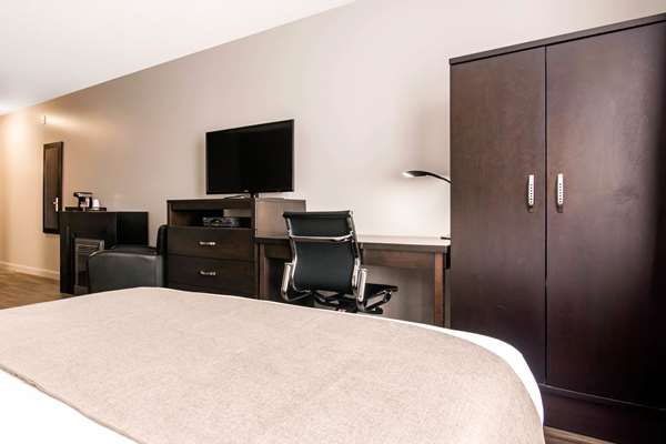  - Econo Lodge Inn St Apollinaire