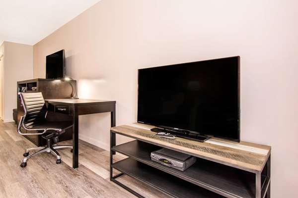  - Econo Lodge Inn St Apollinaire