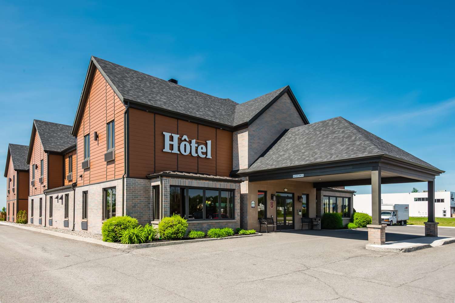 Econo Lodge Inn St Apollinaire, QC See Discounts