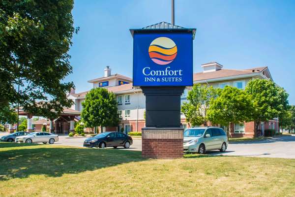 Exterior view - Comfort Inn & Suites Ingersoll