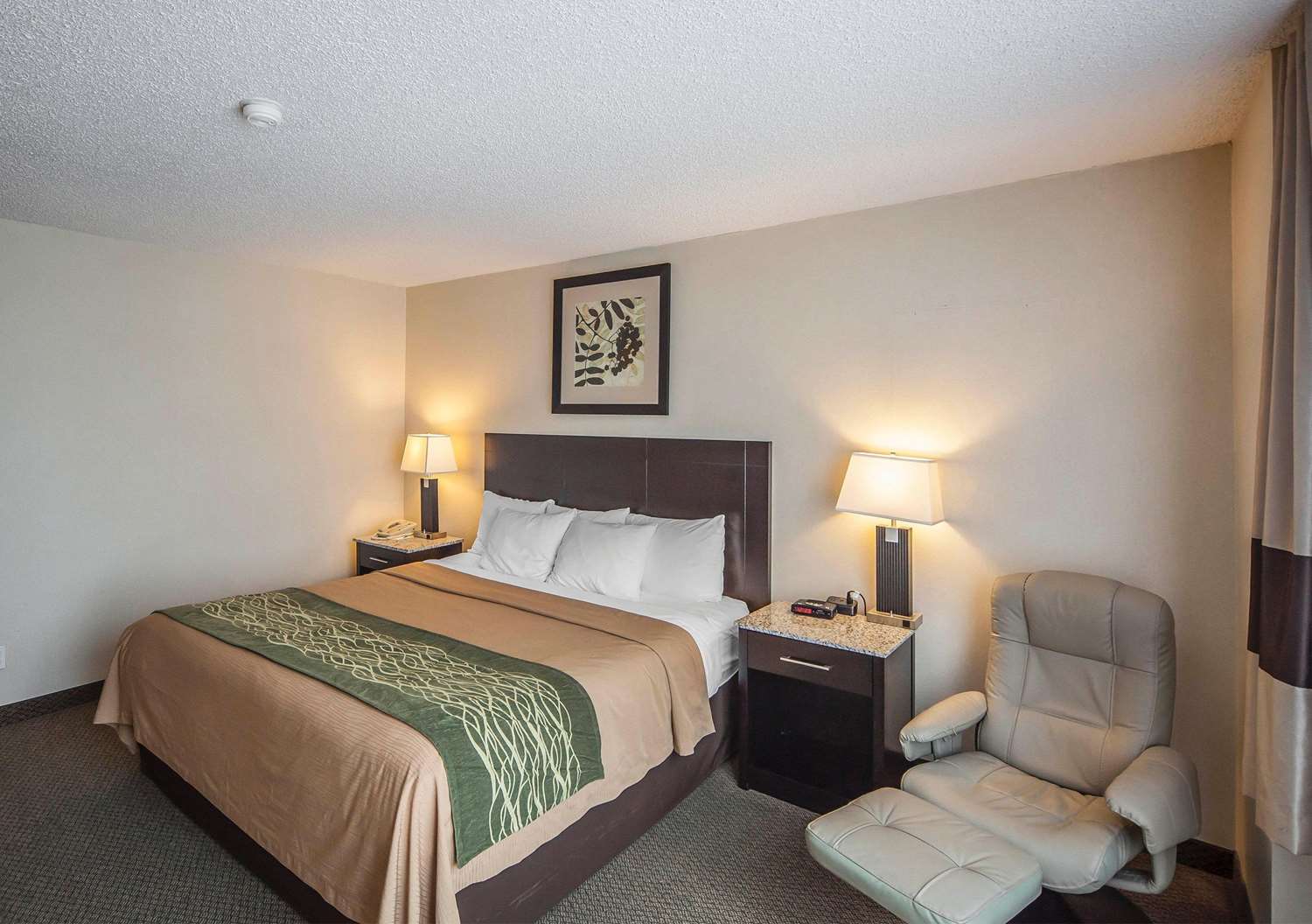 Comfort Inn & Suites Edmonton, AB See Discounts Comfort Inn & Suites Edmonton, AB See Discounts