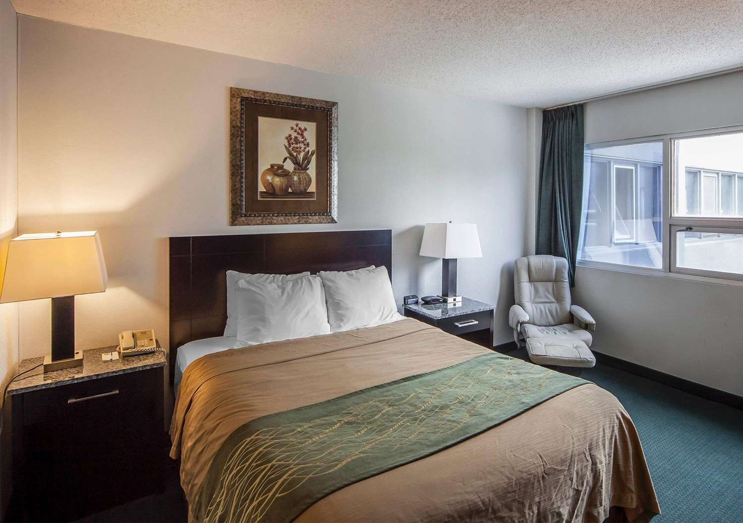 Comfort Inn & Suites Edmonton, AB See Discounts