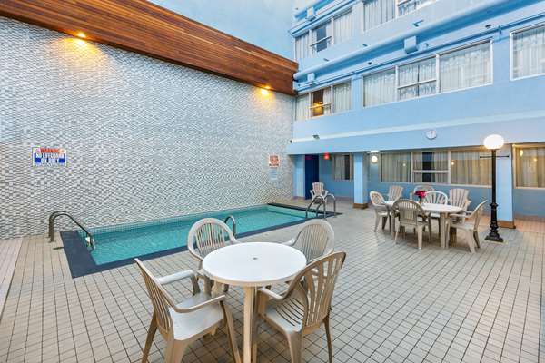 Pool - Comfort Inn & Suites Edmonton