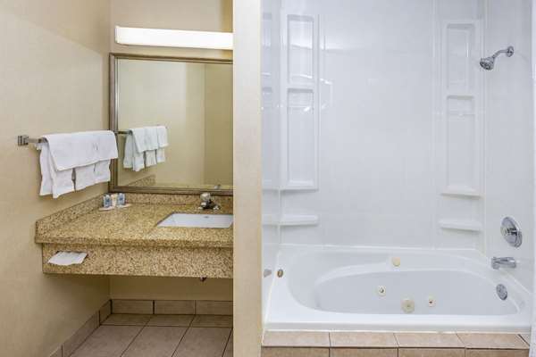  - Comfort Inn & Suites Edmonton