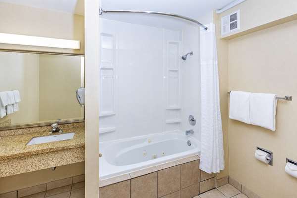  - Comfort Inn & Suites Edmonton