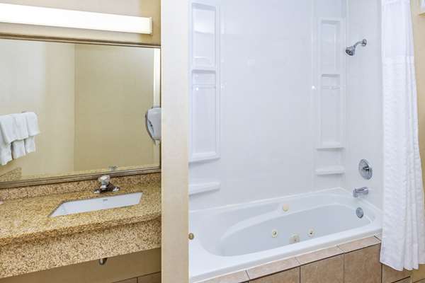  - Comfort Inn & Suites Edmonton