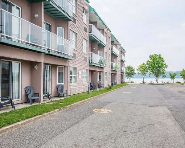 Exterior view - Quality Suites Ste Anne De Beaupre