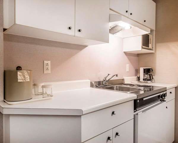  - Quality Suites Ste Anne De Beaupre