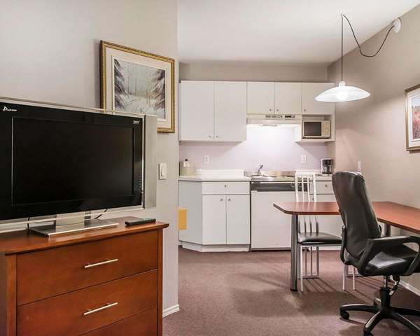  - Quality Suites Ste Anne De Beaupre