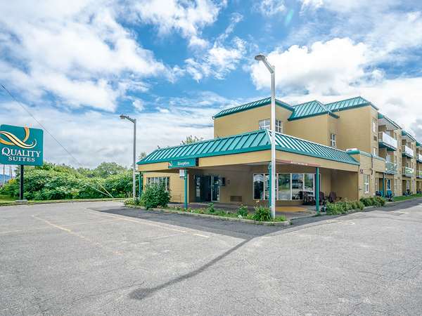 Exterior view - Quality Suites Ste Anne De Beaupre