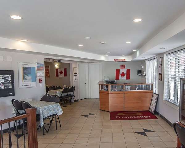  - Econo Lodge Inn & Suites Drumheller