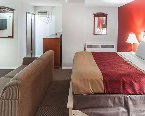  - Econo Lodge Inn & Suites Drumheller