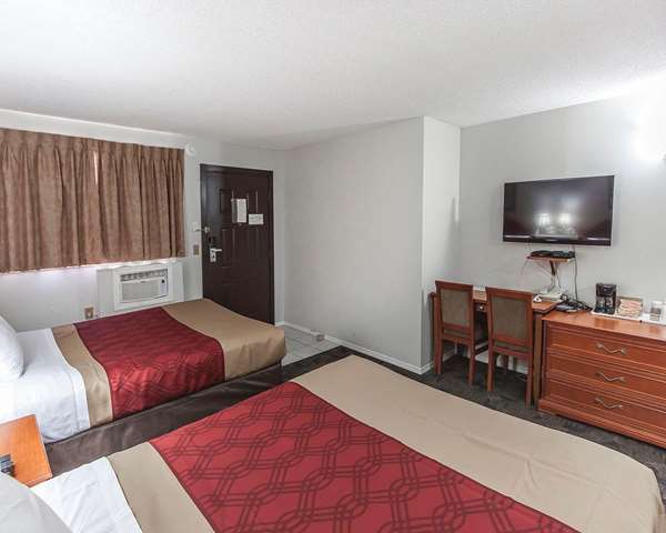  - Econo Lodge Inn & Suites Drumheller