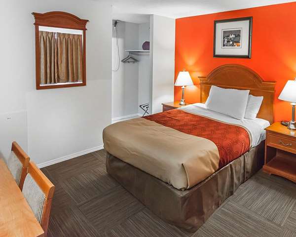  - Econo Lodge Inn & Suites Drumheller