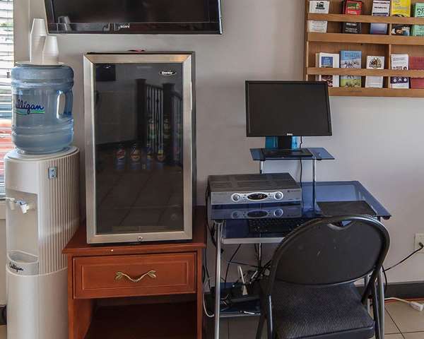 Conference Area - Econo Lodge Inn & Suites Drumheller